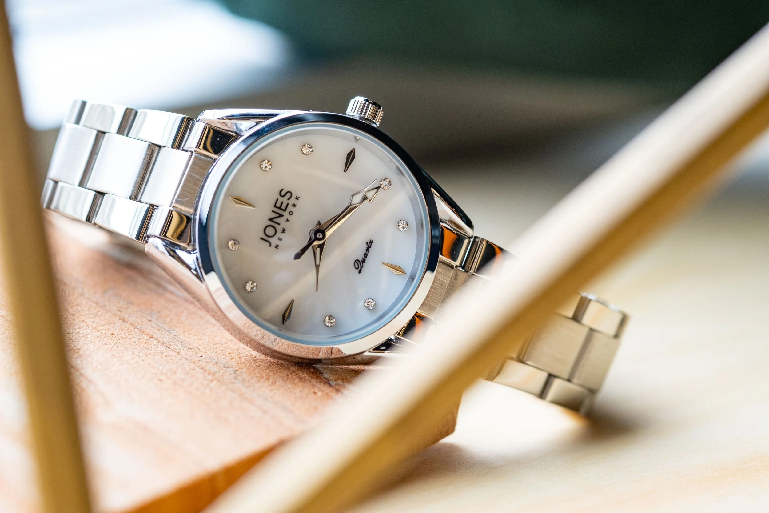 Jones new hot sale york watch signature